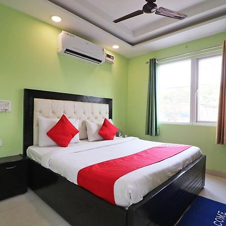 โอโย 64916 มณนาฏ เรซิเดนซี Hotel นิวเดลี ภายนอก รูปภาพ